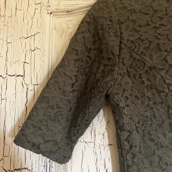 Downeast Dark green lace short sleeved with cute pattern! - Picture 5 of 7